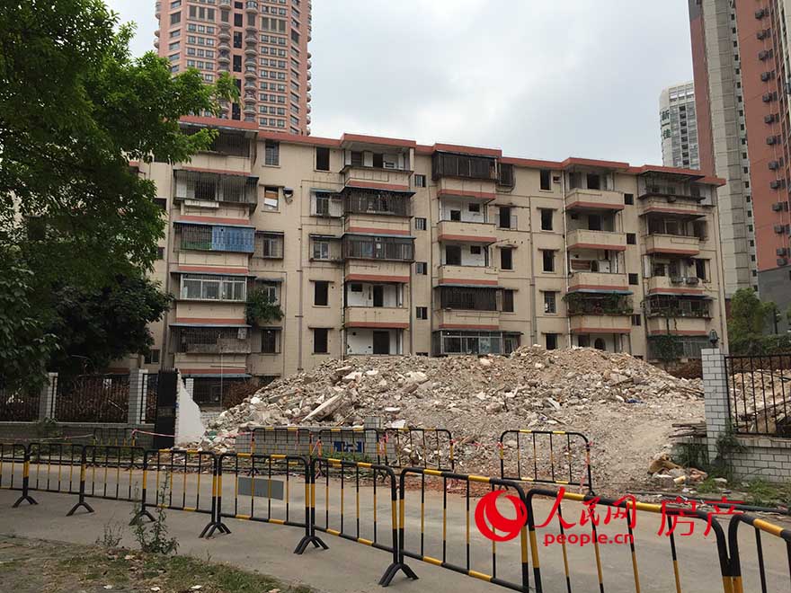 首先我們購(gòu)買的是深圳市關(guān)外的回遷房指標(biāo)